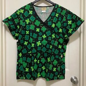 NEW Tafford Shamrock Scrub Top Short Sleeve St. Patrick's Green Clover Medium